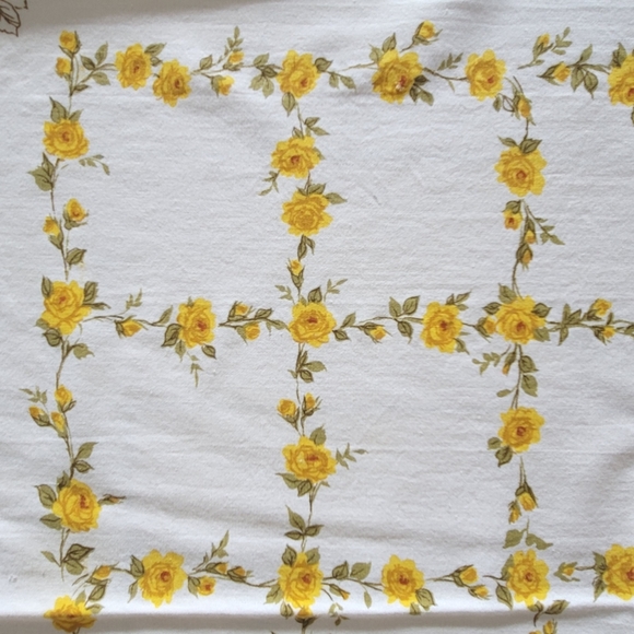 Vintage Tablecloth Yellow Cabbage Roses Cotton 63 in x 52 in - Picture 3 of 7